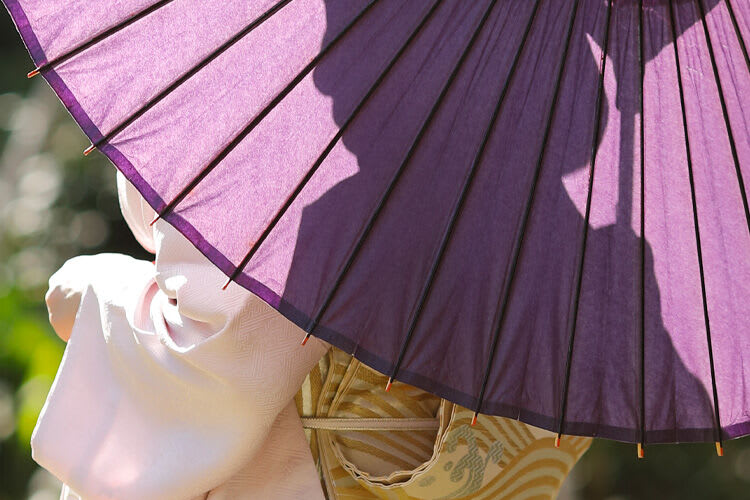 LipTint-lady-parasol-MarketingSlot-750x500_1.jpg