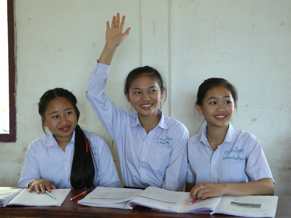 RTR-Girls-in-classroom-raising-hand-960x720_1.jpg